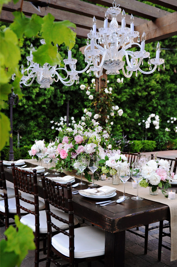 glamorous-and-elegant-backyard-wedding