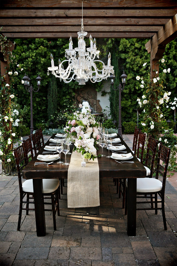 glamorous-and-elegant-backyard-wedding