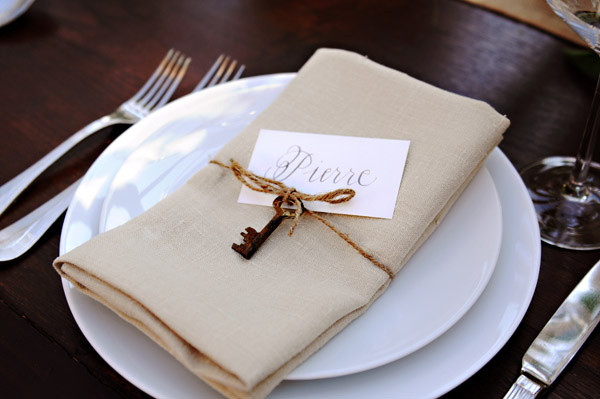 glamorous-and-elegant-backyard-wedding