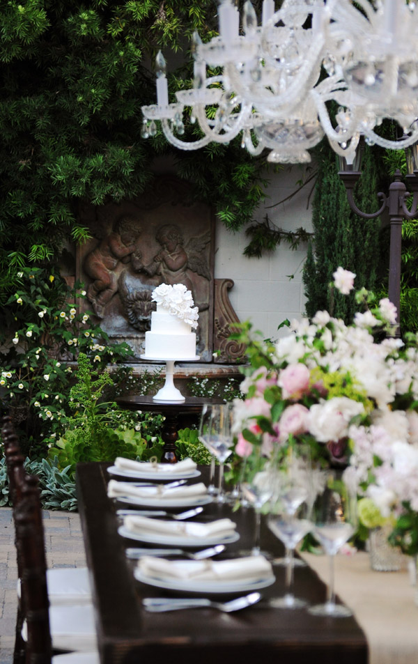 glamorous-and-elegant-backyard-wedding