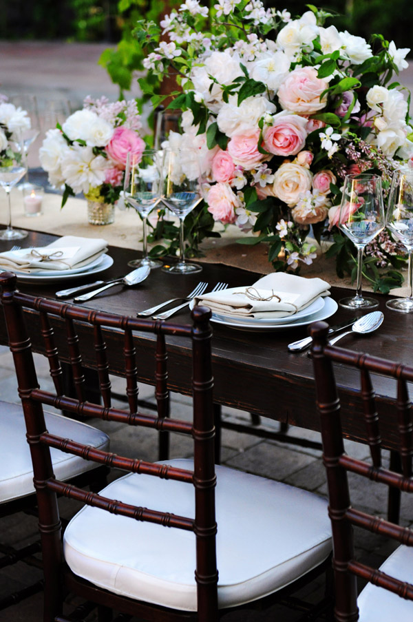 glamorous-and-elegant-backyard-wedding
