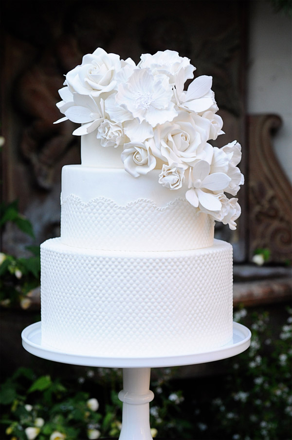 glamorous-and-elegant-backyard-wedding