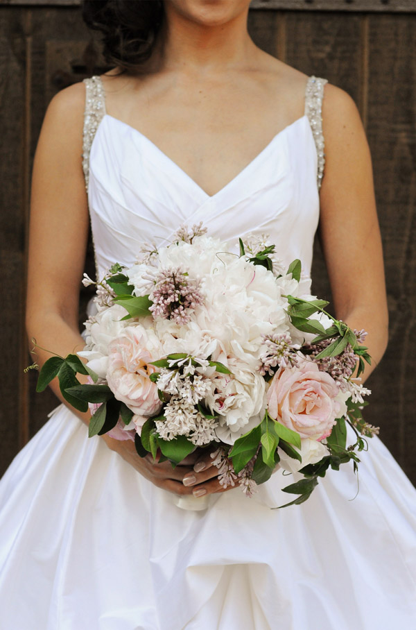 glamorous-and-elegant-backyard-wedding