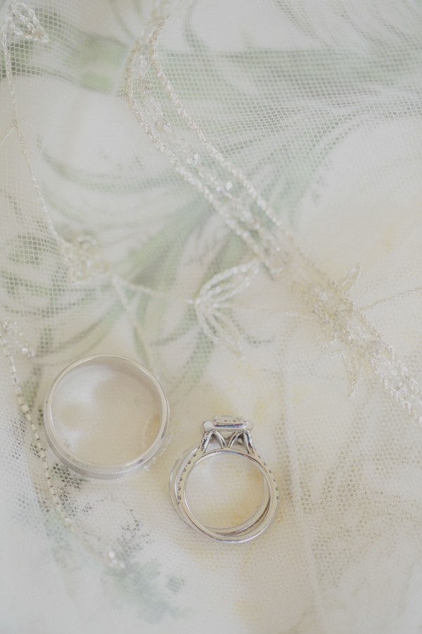lavender-and-white-wedding-ideas-with