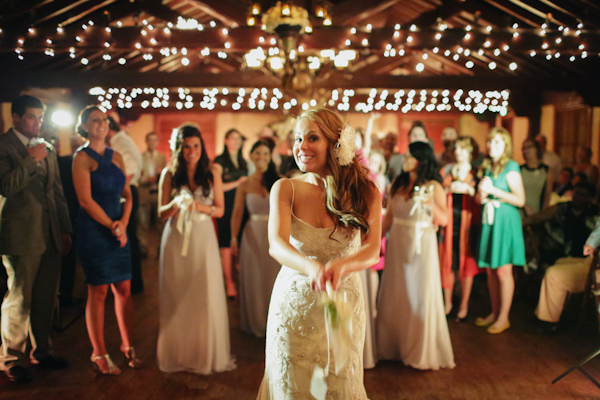 lavender-and-white-wedding-ideas-with