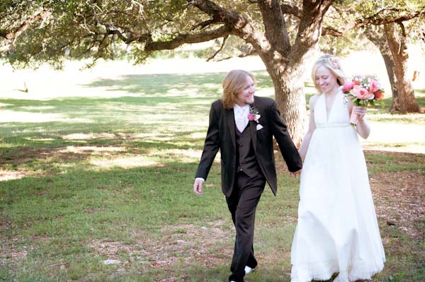 unique-and-artsy-backyard-wedding