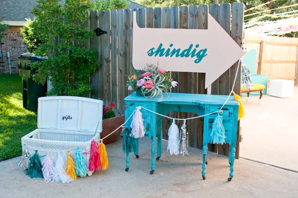 unique-and-artsy-backyard-wedding