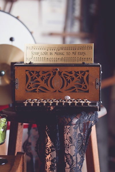 vintage-musical-wedding-ideas