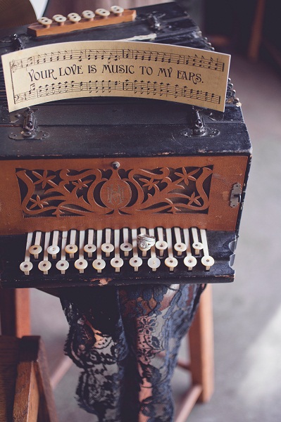 vintage-musical-wedding-ideas
