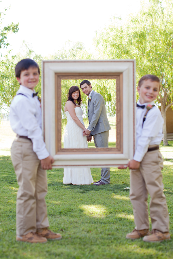 wedding-day-pom-pom-wall