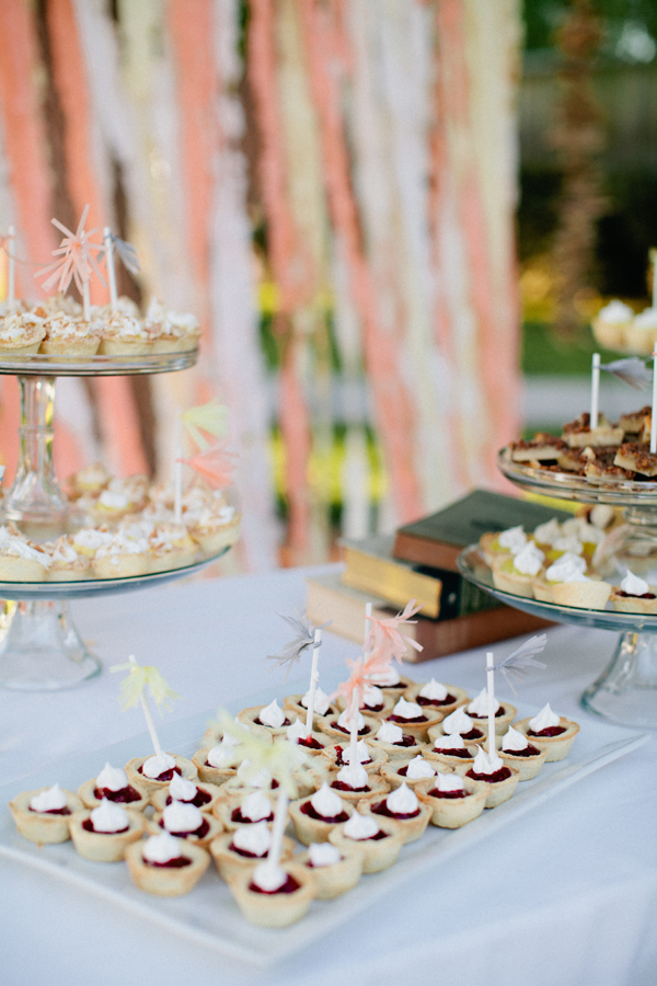 wedding-day-pom-pom-wall
