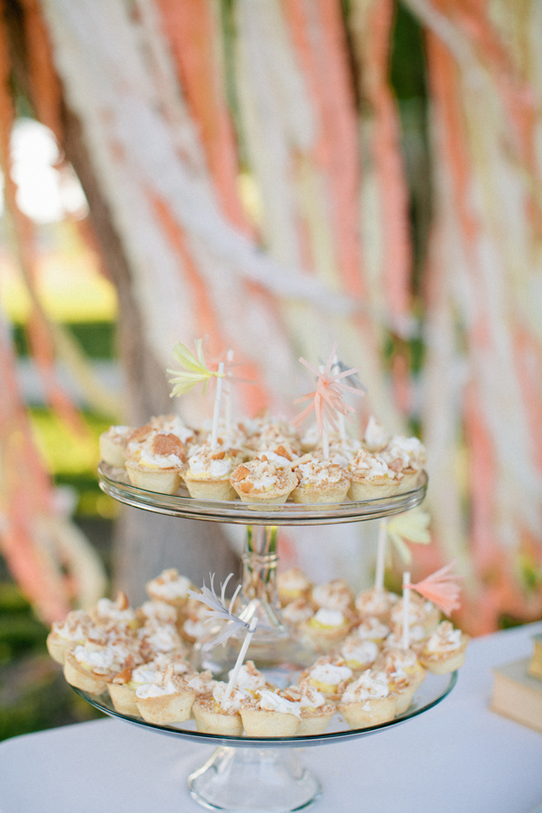 wedding-day-pom-pom-wall