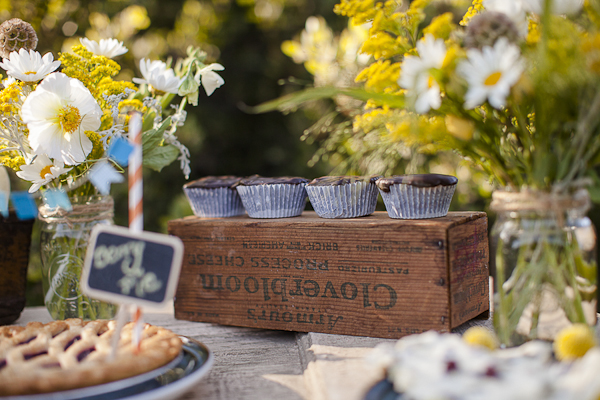 yellow-and-cream-rustic-wedding-ideas