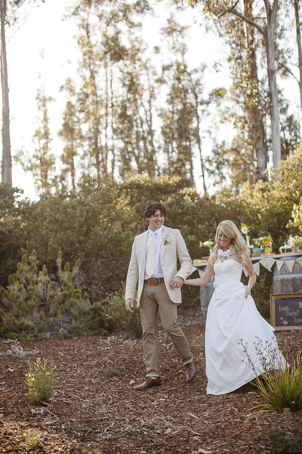 yellow-and-cream-rustic-wedding-ideas