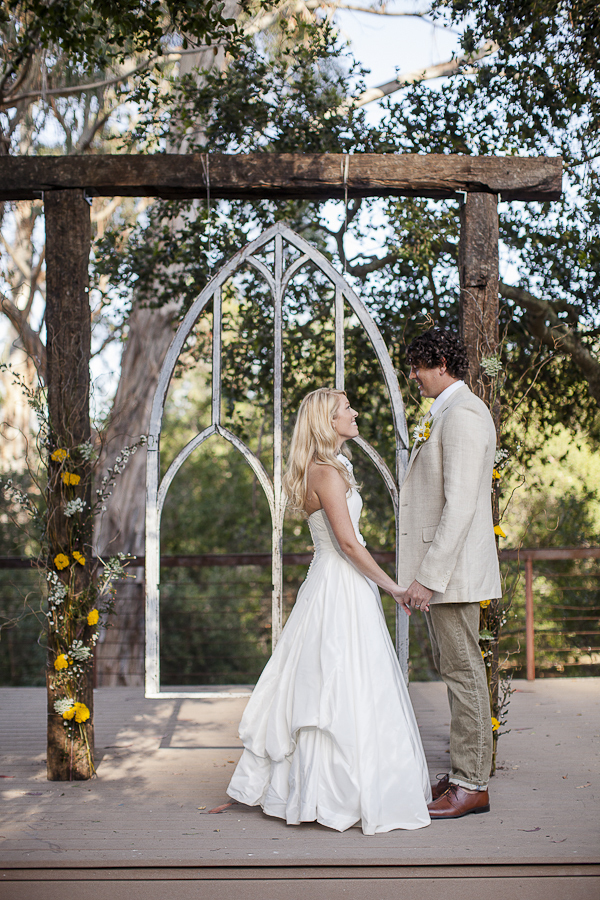 yellow-and-cream-rustic-wedding-ideas