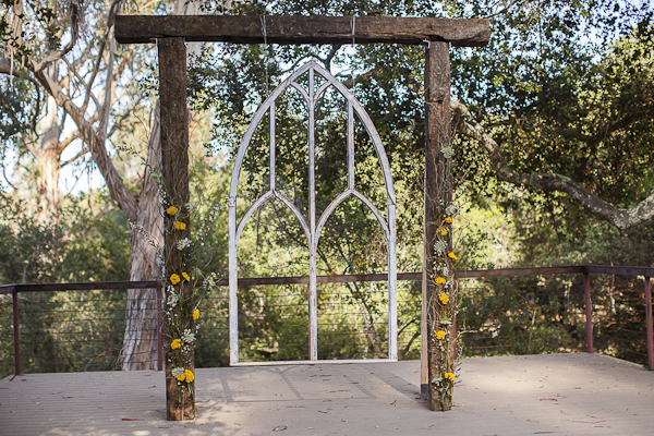 yellow-and-cream-rustic-wedding-ideas