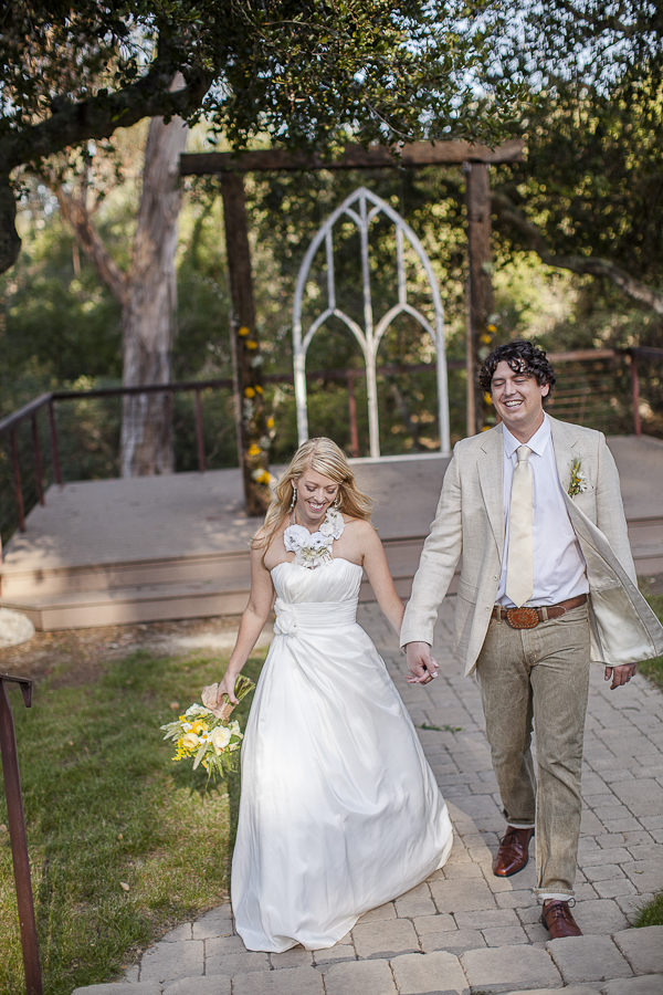 yellow-and-cream-rustic-wedding-ideas