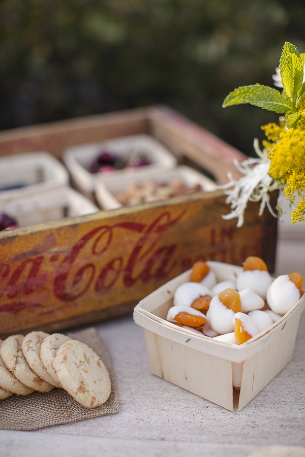 yellow-and-cream-rustic-wedding-ideas