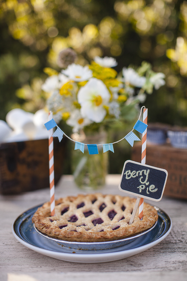 yellow-and-cream-rustic-wedding-ideas