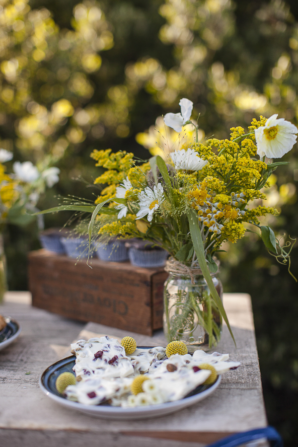 yellow-and-cream-rustic-wedding-ideas