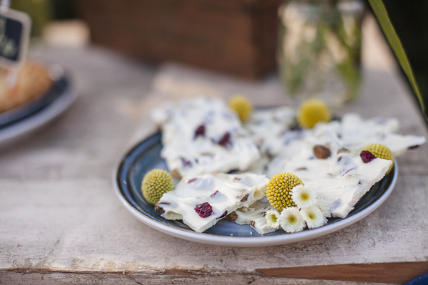 yellow-and-cream-rustic-wedding-ideas