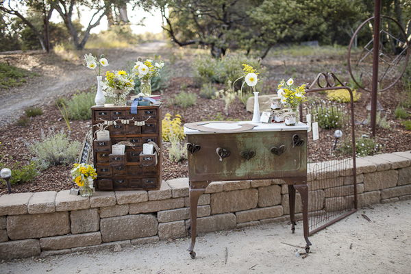yellow-and-cream-rustic-wedding-ideas