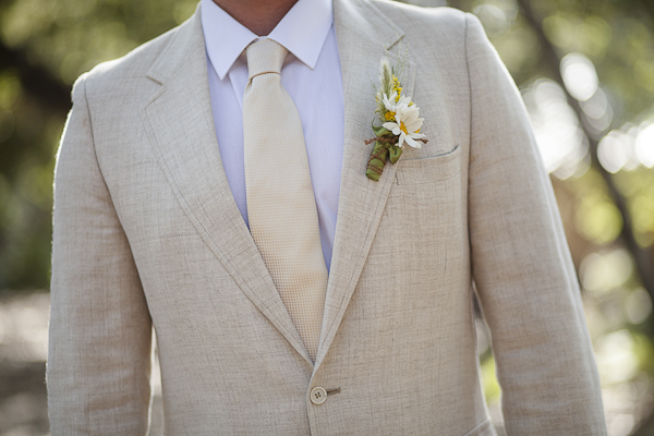 yellow-and-cream-rustic-wedding-ideas