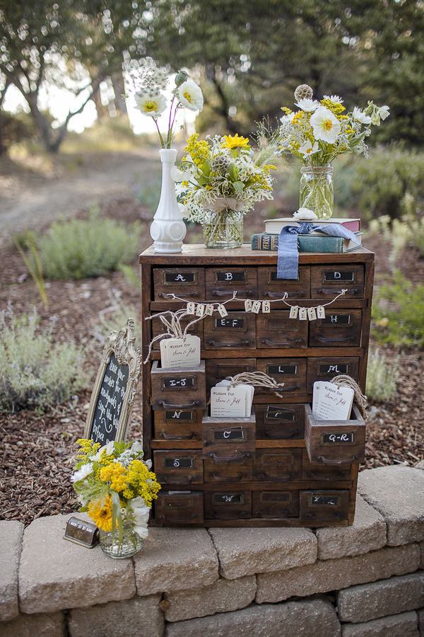 yellow-and-cream-rustic-wedding-ideas