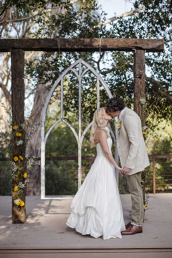 yellow-and-cream-rustic-wedding-ideas