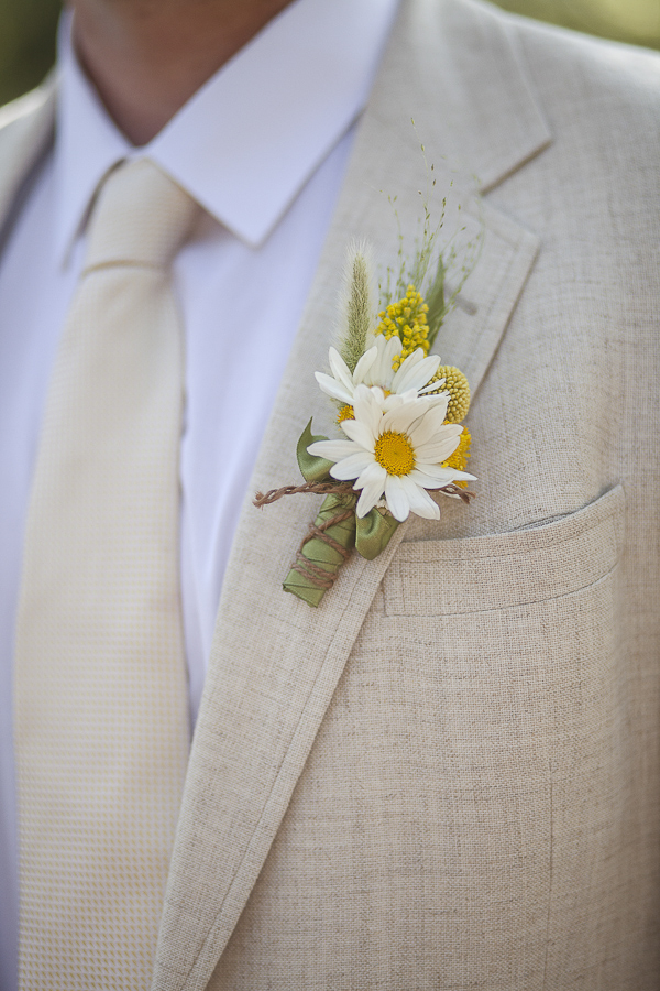 yellow-and-cream-rustic-wedding-ideas