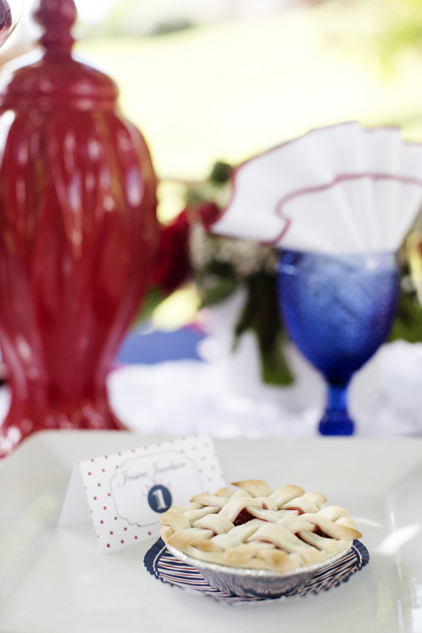 americana-backyard-wedding-ideas