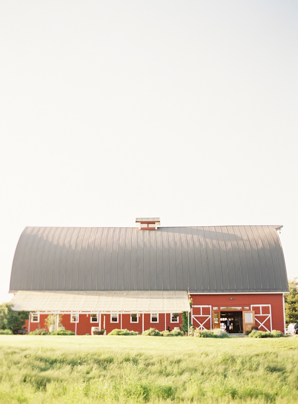 elegant-barnyard-wedding-by-erich