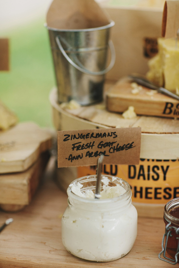 michigan-rustic-barnyard-wedding
