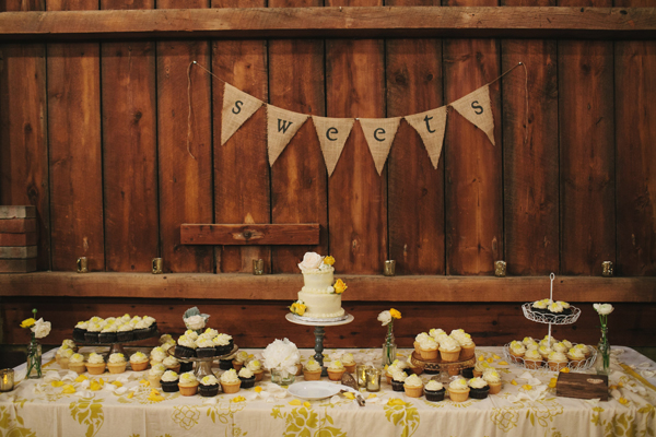 michigan-rustic-barnyard-wedding