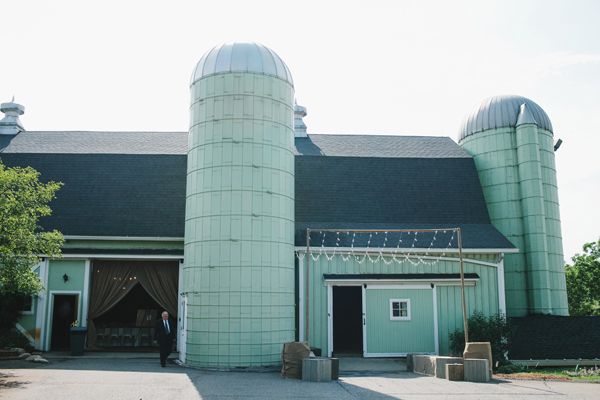 michigan-rustic-barnyard-wedding