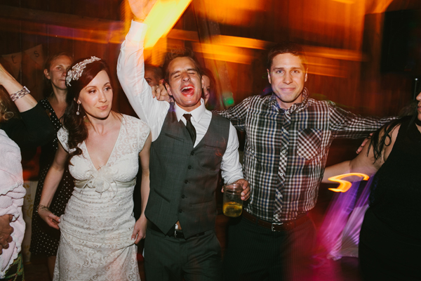michigan-rustic-barnyard-wedding