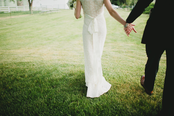 michigan-rustic-barnyard-wedding