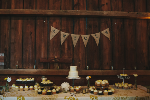 michigan-rustic-barnyard-wedding