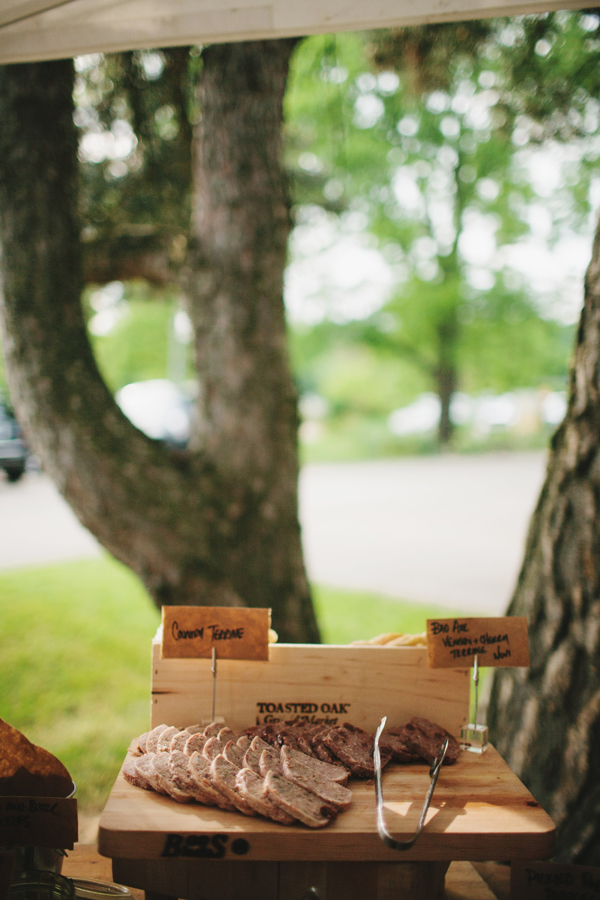 michigan-rustic-barnyard-wedding
