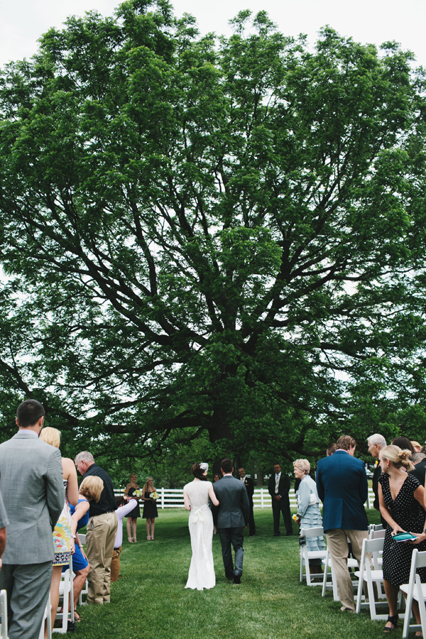 michigan-rustic-barnyard-wedding