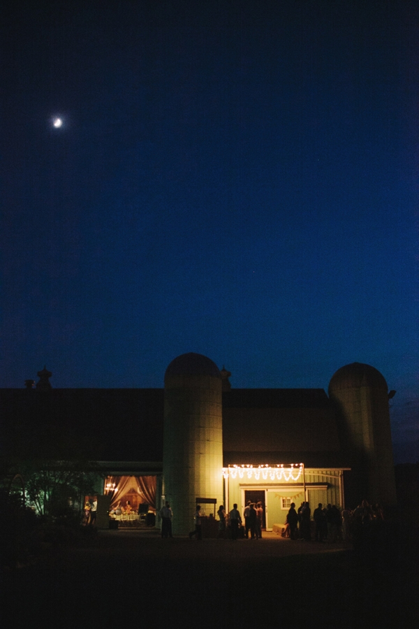 michigan-rustic-barnyard-wedding