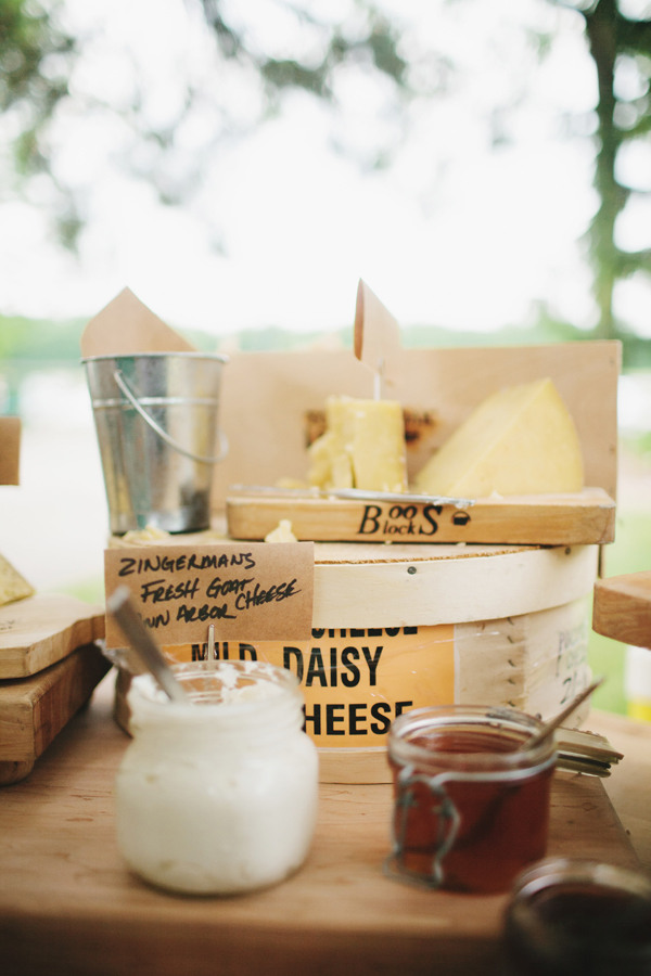 michigan-rustic-barnyard-wedding