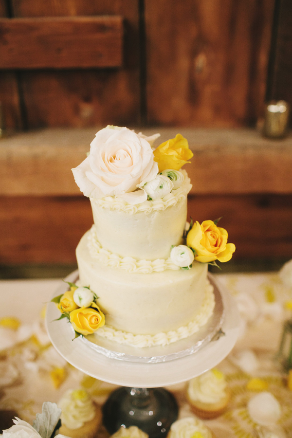 michigan-rustic-barnyard-wedding
