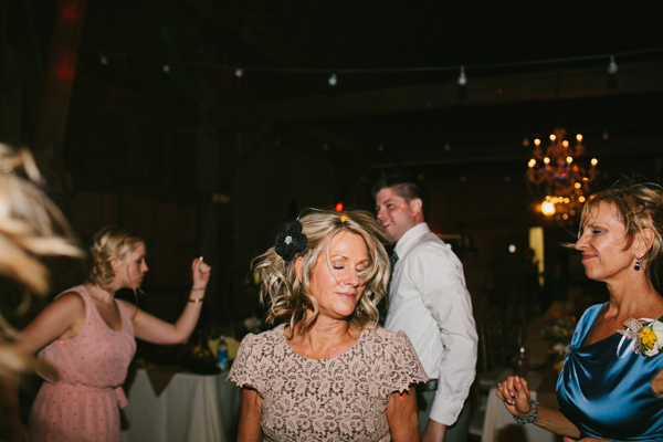 michigan-rustic-barnyard-wedding