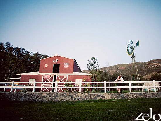 rustic-barn-engagement-session-condors-nest-ranch