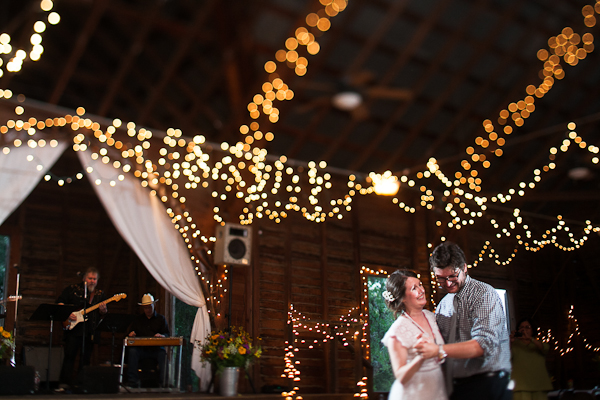 traditional-texas-dance-hall-wedding