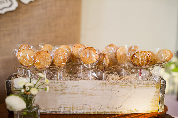 diy-purple-wedding-inspiration