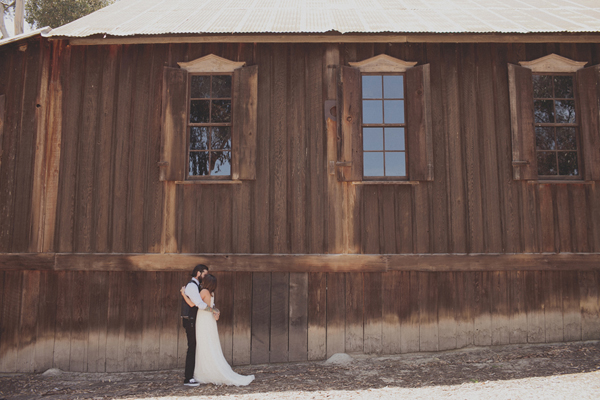 woodsy-boho-chic-backyard-wedding