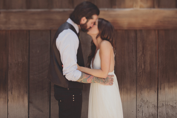 woodsy-boho-chic-backyard-wedding
