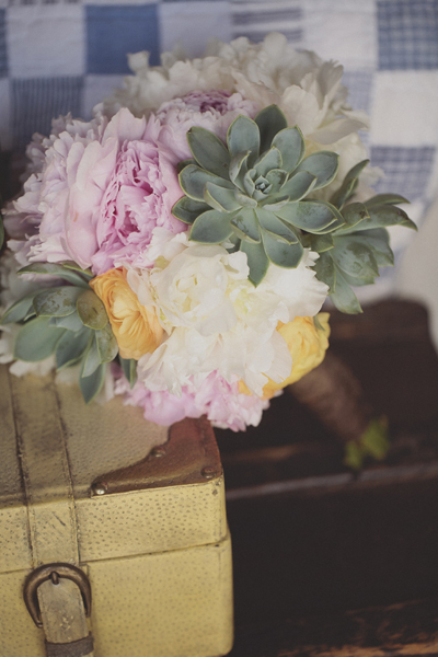 woodsy-boho-chic-backyard-wedding